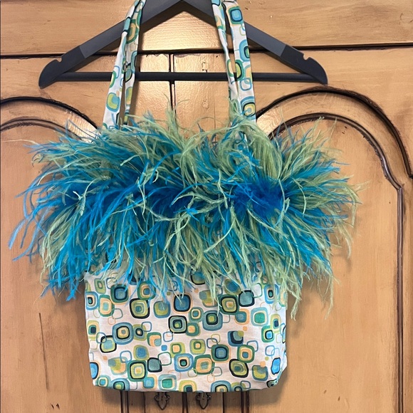 Colorful ReVErsiBLe Feathered Tote Bag - Picture 6 of 7